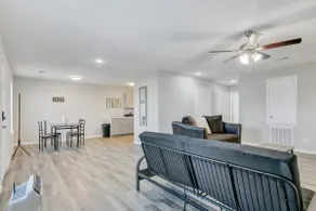 Larger 2 Bedroom Apt, Sleeps 5, No xtra guest fees - Image 2