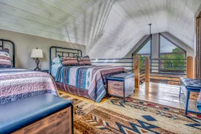 Rustic Hideaway Sleeps 4 HOT TUB - Image 2