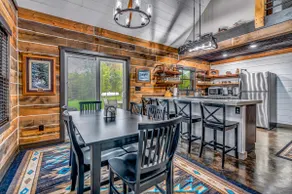 Rustic Hideaway Sleeps 4 HOT TUB - Image 3