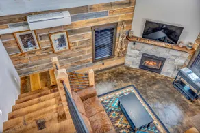 Rustic Hideaway Sleeps 4 HOT TUB - Image 4