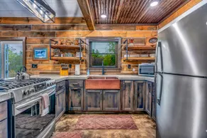 Rustic Hideaway Sleeps 4 HOT TUB - Image 5