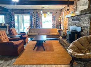 Beaver Lake Waterfront+Winter Retro Retreat+HotTub - Image 4