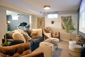 The Daphne l Luxury w/Hot Tub, Gym, Projector - Image 4