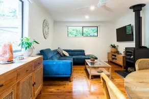 Woodlands Seaside: Coastal Calm in Avoca Beach - Image 4