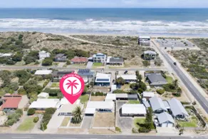 The Lazy Palm Beach Shack—Retro-Coastal Charm - Image 4