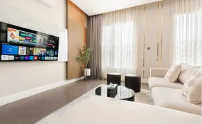 Luxurious 2-bedroom flat with relaxation space - Image 2