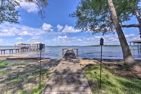 Luxe Lakehouse w/ Sunset Views on Lake Palestine! - Image 3