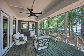 Luxe Lakehouse w/ Sunset Views on Lake Palestine! - Image 5