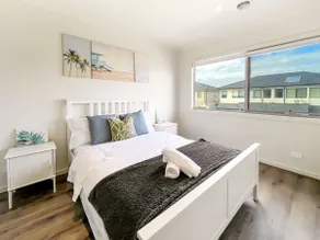 Modern Berwick Home WiFi*Smart TV*Garage - Image 4