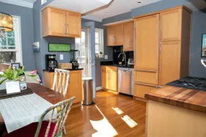 Del Ray Designer Home walk to Shops, Cafes, Fun - Image 5