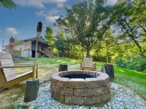Cabin with hot tub and relaxing views! - Image 4