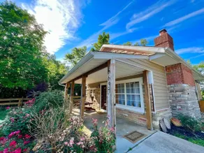 Cabin with hot tub and relaxing views! - Image 3