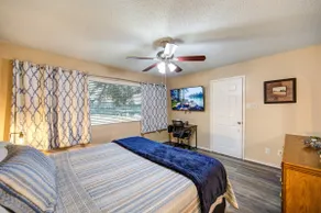 Serene Lakeside 2BR | Sunset Views & Relaxing Stay - Image 4