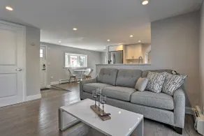 Long Island Home Near Beaches & Golf - Image 2
