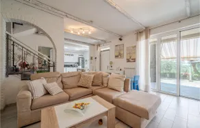 Pet Friendly Home In Chiavari - Image 3