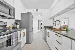 SF Zeus` Sanctuary Ocean View in Brickell Miami - Image 3