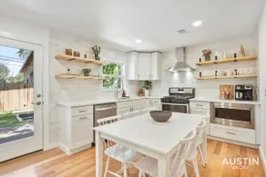 Trendy Zilker House w EV Charger Near SoCo - Image 2
