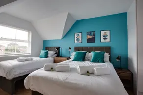 Spacious Home | Designer Outlet | Free Parking - Image 2