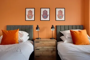 Spacious Home | Designer Outlet | Free Parking - Image 4