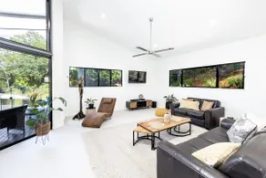 Treetops Retreat - Image 2