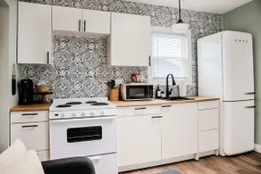 Petite Paradise: Tiny Home Vibes! Great Location! - Image 4