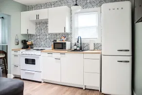 Petite Paradise: Tiny Home Vibes! Great Location! - Image 2