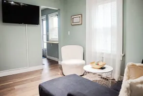 Petite Paradise: Tiny Home Vibes! Great Location! - Image 5