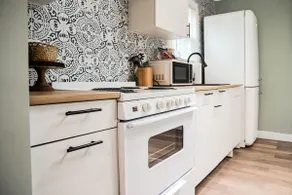 Petite Paradise: Tiny Home Vibes! Great Location! - Image 3