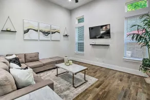 Modern Home w/ Yard: 2 Mi to Downtown Houston! - Image 5