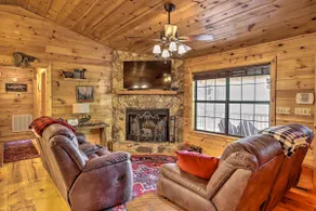 Cozy Cherry Log Cabin ~ 10 Mi to Mercier Orchards - Image 4