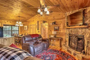 Cozy Cherry Log Cabin ~ 10 Mi to Mercier Orchards - Image 5