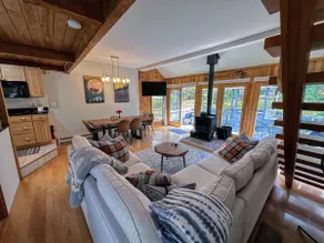 43TV peaceful retreat in the White Mountain, fireplace, fire pit, large yard, WiFi, AC! - Image 2