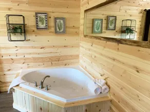 Romantic Waterview Lodge Suite w/ Hot Tub - Image 5