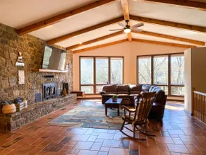 Riverfront Lodge on 10 Acres with Large Dock - Image 2