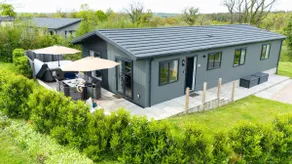 Iris Lodge, 18 Roadford Lake Lodges - Image 2