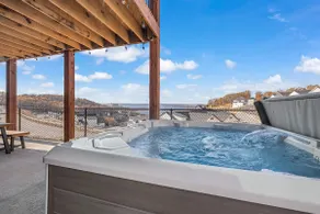 Putting green, lakeview, hot tub, pool table, pool - Image 4
