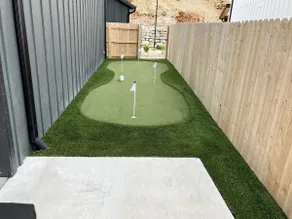 Putting green, lakeview, hot tub, pool table, pool - Image 2
