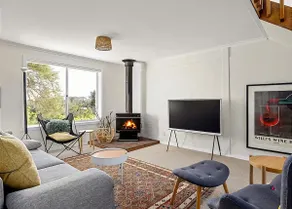 Hilltop Getaway, Stunning Sunsets, Close to Beach - Image 4