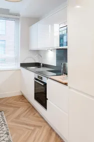 Prime Location: Chester City Apartment - Image 2
