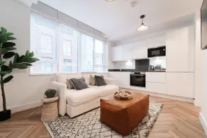 Prime Location: Chester City Apartment - Image 4