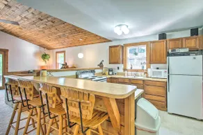 Cozy North Conway Home: Walk to Slopes & Dtwn - Image 2