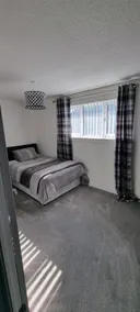 Beautiful 2 bed house close to M74 and Strathclyde Park - Image 5