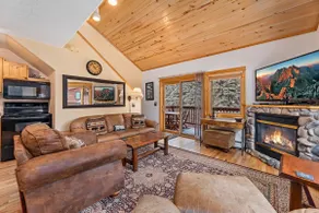 Cozy Fall River Escape • Private Hot Tub - Image 4
