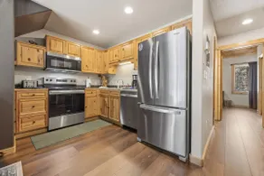 Private hot tub, riverfront, mountain views! - Image 5