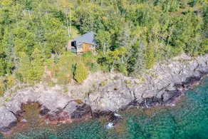 Hoyllara: A classic cabin on Lake Superior - Image 2
