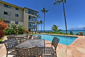 Tropical, modern finishes with vast ocean views - Image 5