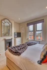 Spacious House In Guildford - Image 2