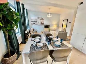 Luxury Dlx 1BR Near Fashion District by OneLuxStay - Image 4
