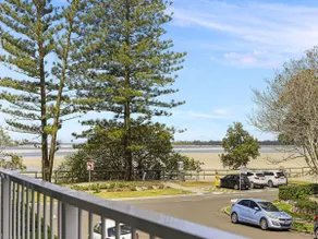 Nelson Point Unit 2 Golden Beach QLD - Image 3
