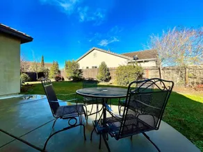 Einstöckiges Haus mit 4 Schlafzimmern in West Sac · Kamin · Eingezäunter Garten · Haustiere erlaubt - Image 4